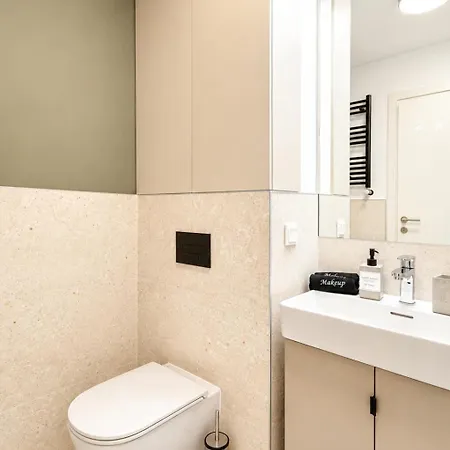 The Up - Private Apartment