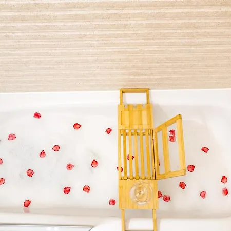 The Up - Private Apartment
